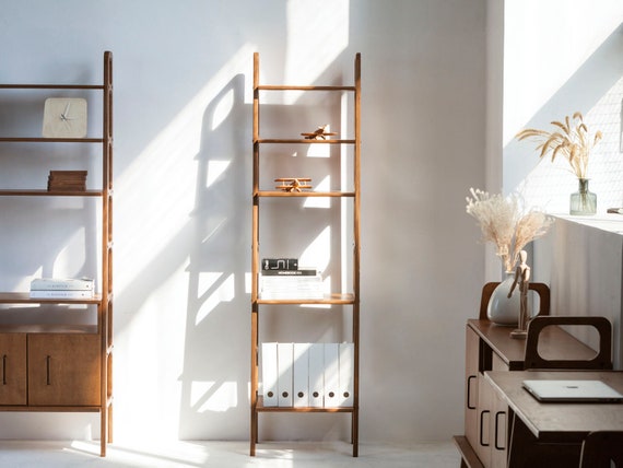 Schmales Bücherregal 190 cm · Mid-Century Leiterregal · 5, 6 oder 7 Böden · Holz, handgefertigt · Wunschmaß möglich