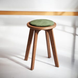 Petit tabouret en bois, table d'appoint déco scandinave Tabouret court en bois, tabouret scandinave, tabouret de plante en bois, tabouret en noyer, maison du milieu du siècle