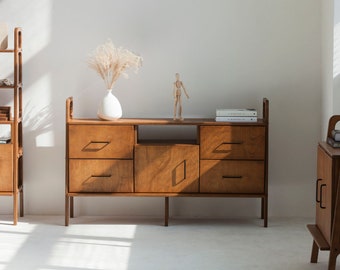 Sideboard aus Holz, Mid Century Modern, Midcentury Möbel, skandinavische Möbel, TV-Konsole, TV-Ständer, Minimalistische Kommode