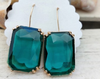 Crystal hanging earrings, green stone earrings, gold earrings with green stone, crystal stud earrings, earrings with crystal