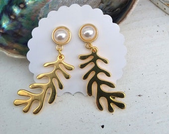 gold earrings hanging, statement earrings gold, earrings hanging long, pearl stud earrings, large earrings, mother of pearl jewelry, gold-plated leaf