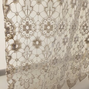 Ecru Detail