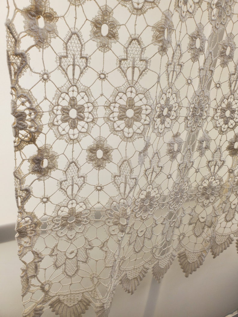 Ecru Detail