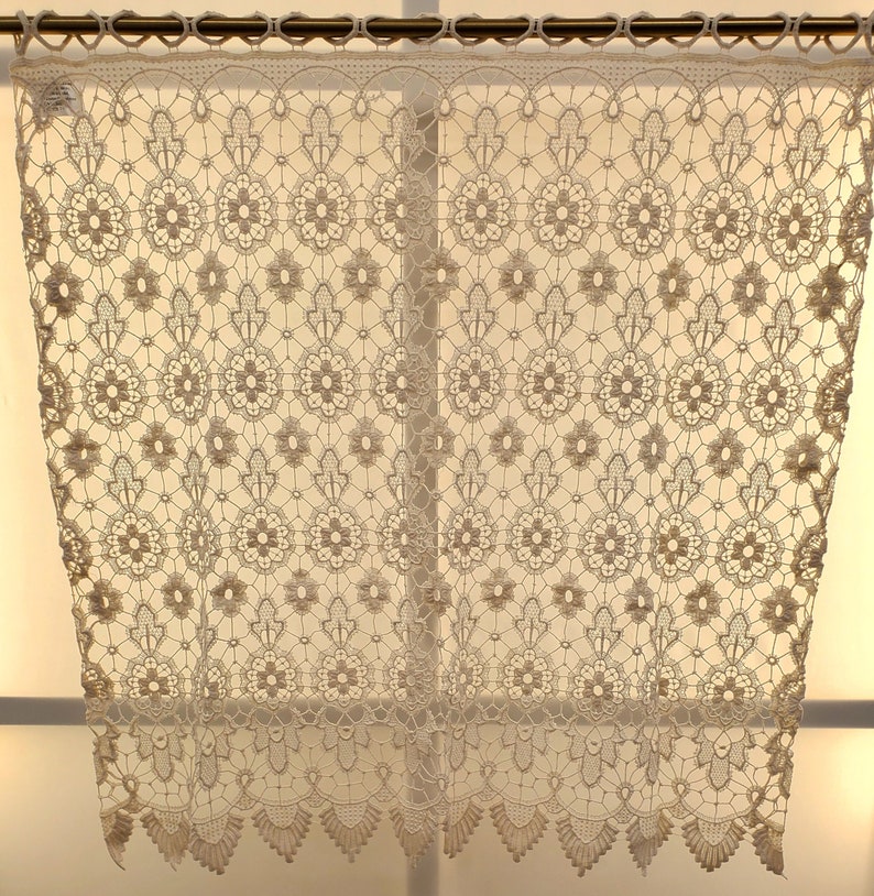 35Wx36L Tier Ecru
