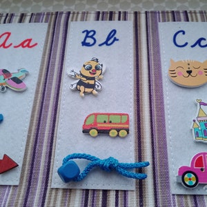 Tapete del Alfabeto con Letras Cursivas con 78 Baratijas, Actividad del Alfabeto en el Aula Montessori, Aprendizaje de Letras Cursivas Rollo ABC con Objetos de Madera