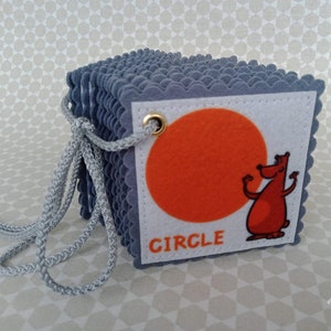 Cartes-éclair 18 formes en feutre, formes géométriques pour tout-petits Apprentissage préscolaire, activité Montessori pour tout-petits, formes 2D cartes-éclair éducatives