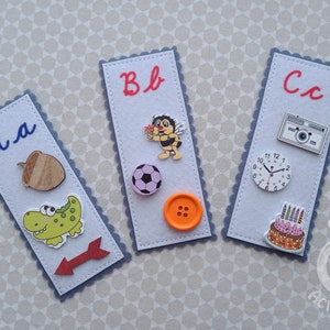 Activiteit cursieve letters met 78 houten voorwerpen, cursieve letters ABC-kaarten, alfabet-flashkaarten met houten snuisterijen