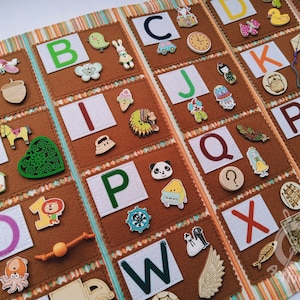 Rollo del alfabeto Montessori con objetos de 26x3, aprendizaje de letras ABC con baratijas de madera, tapete de aula de idioma Montessori, recursos para maestros
