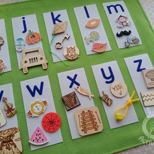 Rollo Montessori ABC con 78 objetos, Actividad para el aula de idiomas Montessori, Tapete para aprender el alfabeto, Recursos para profesores con baratijas de sonidos del abecedario