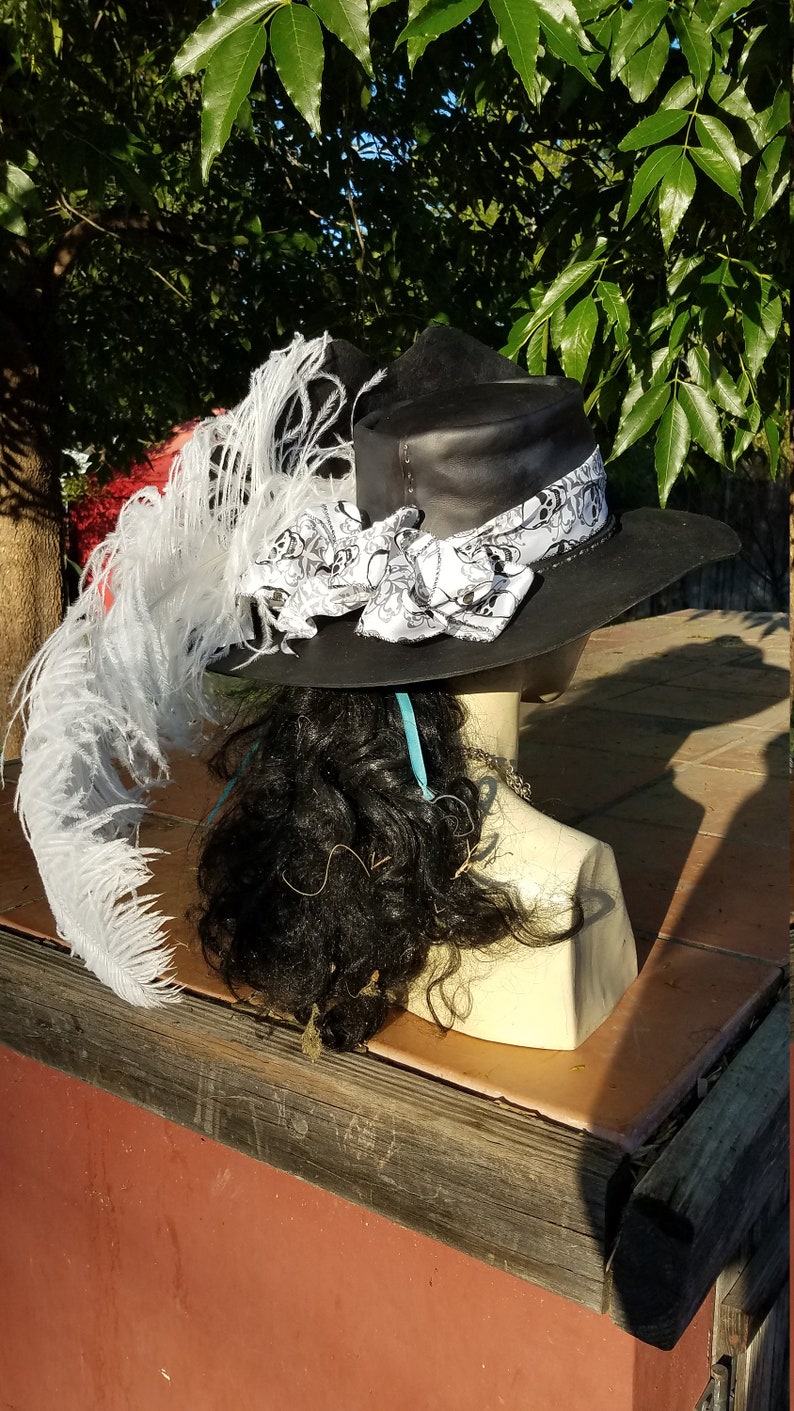 Skull and crossbones leather cavalier pirate hat