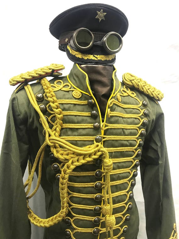 5 pcs tenue tenue tenue militaire l’armée d’Olivier avec de l’or tresse Hussar veste avec Aiguillette, épaulettes & armée hat avec coffre Goggles.size 44/46 5 pcs tenue tenue tenue militaire l’armée d’Olivier avec de l’or tresse Hussar veste avec Aiguillette, épaulettes & armée hat avec coffre Goggles.size 44/46