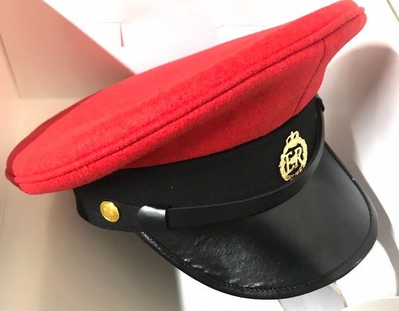 Red Wool Military Army Hat With 3D Brass ER Badge in Size 57 Red Wool Military Army Hat With 3D Brass ER Badge in Size 57