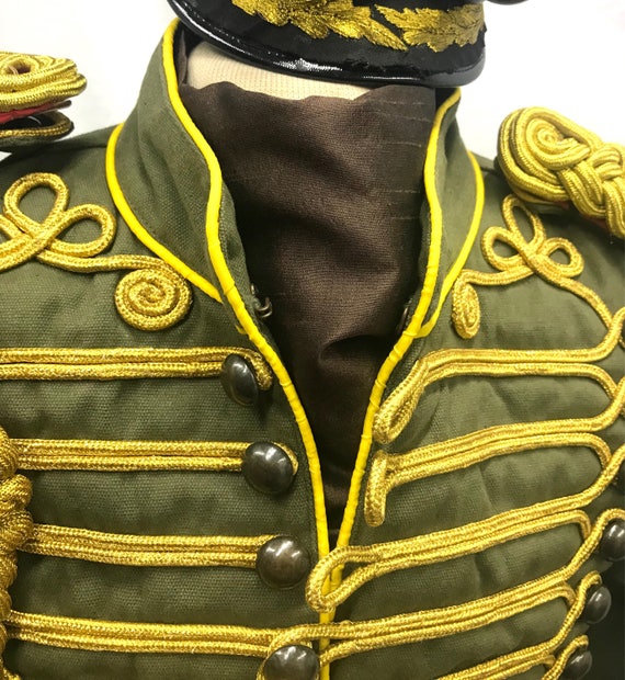 5 pcs tenue tenue tenue militaire l’armée d’Olivier avec de l’or tresse Hussar veste avec Aiguillette, épaulettes & armée hat avec coffre Goggles.size 44/46 5 pcs tenue tenue tenue militaire l’armée d’Olivier avec de l’or tresse Hussar veste avec Aiguillette, épaulettes & armée hat avec coffre Goggles.size 44/46