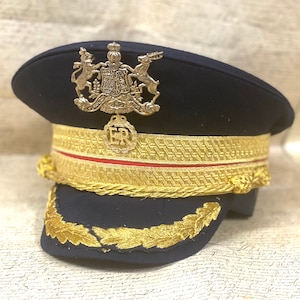 Sombrero militar de húsar negro con 2 detalles de insignias de latón en 57, 58, 59 cm