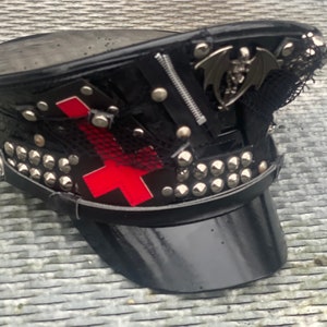 Sombrero militar negro de PVC con cruz y cadenas, estilo industrial punk, gótico, charol 57,58,59,60 cm