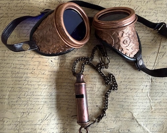 Conjunto Steampunk de 2 piezas: cadena de bolsillo de metal cobre funcional, silbato de policía victoriano con gafas de metal con engranajes grabados, talla única.