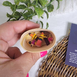 Wooden Box of Guatemalan Worry Dolls Quitapenas Trouble Dolls Quita Penas Dolls Anxiety Dolls Cultural Dolls Guatemalan Dolls