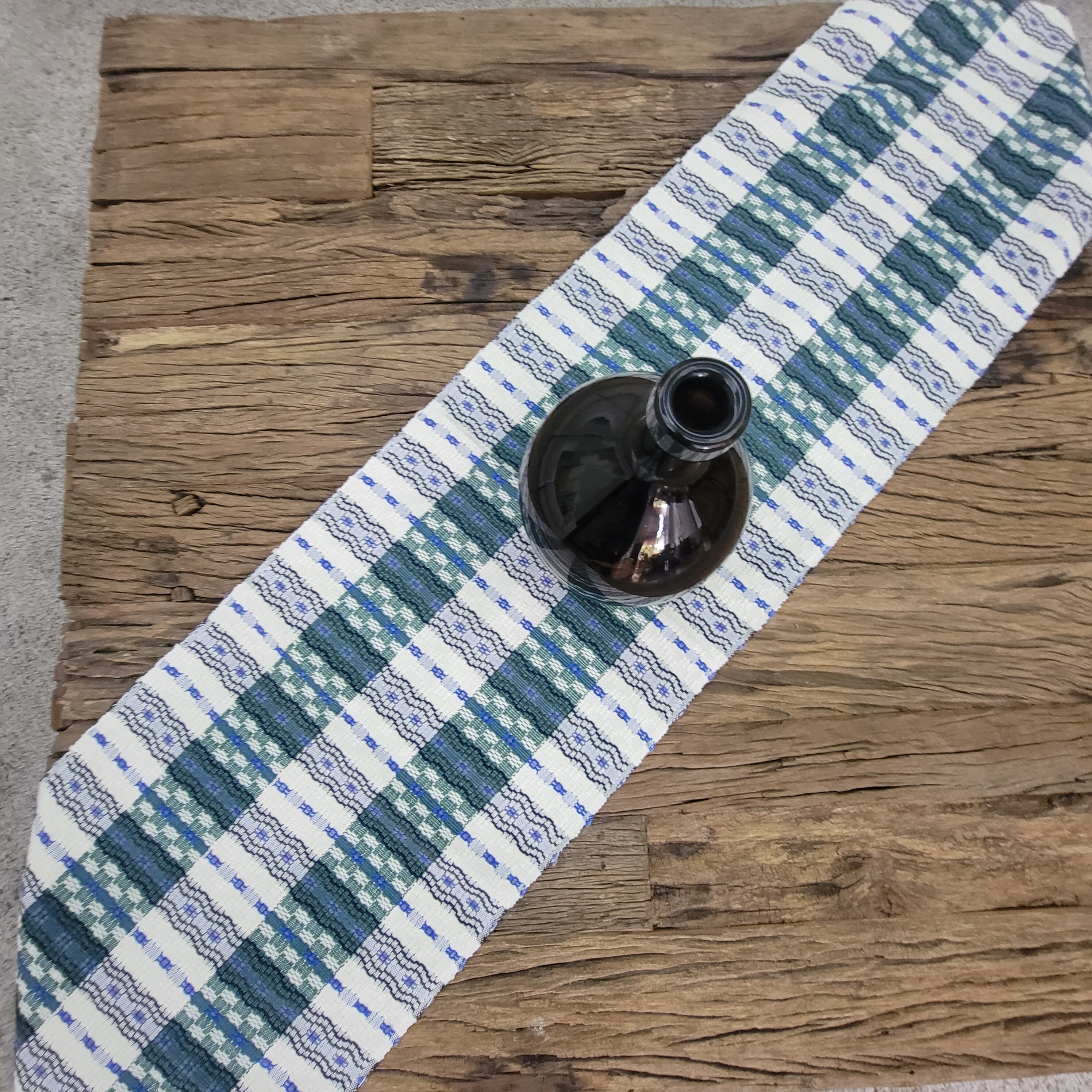 テーブルランナー 182×32cm ハンドメイド 一点もの メキシコ製　腰織物 グアテマラの手織りテーブルランナー：ブルー＆ホワイトコットン