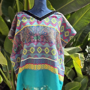 VINTAGE Top from Tecpán, Guatemala, Huipil de Guatemala Hand-Painted & Embroidered, Mayan Top Boho
