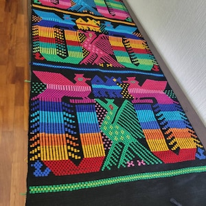 El Quetzal Table Runner, Quetzal Decor, Guatemalan Textile, El Quetzal  Tablecloth