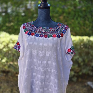 XL to 3X White Hilo Alemán Huipil from Cobán,  Handwoven Boho Blouse, Multicolor Rococo Embroidery, Boxy Fit Huipil, Maternity Clothing