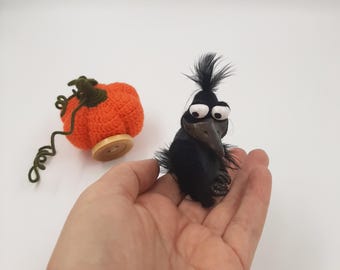Miniatur-Filzkrähe aus Wolle, handgefilzt, schwarze Krähe, Sammlerstück, Halloween-Dekoration