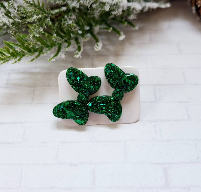 Disney Christmas Earrings / Mickey Dangle Earrings / Glitter Resin Earrings / Red and Green Christmas Jewelry / Disney Parks Inspired Green Minnie Bows