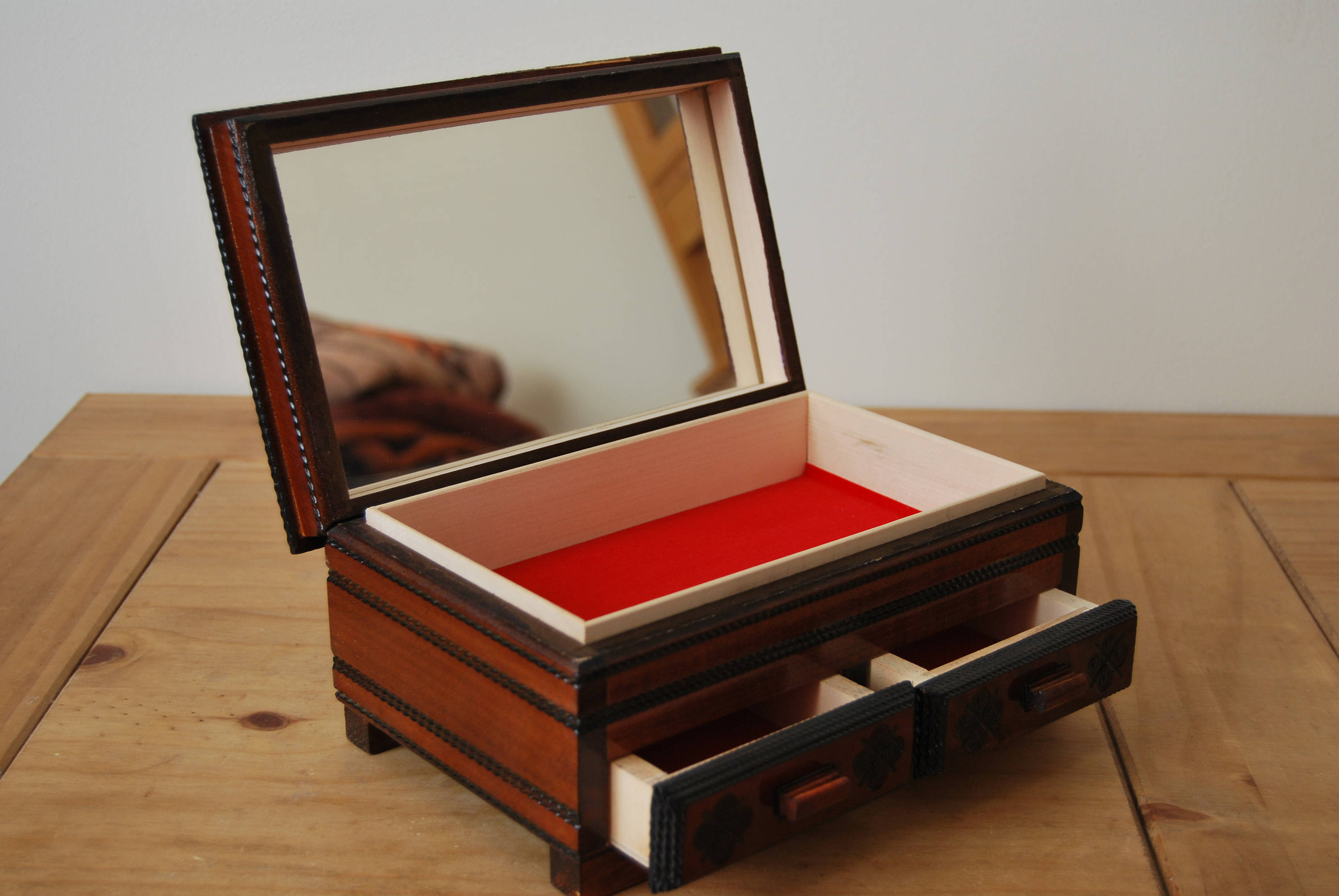 Vintage Style Wooden Jewellery Dressing Whit Two Drawerirror Vintage Style Wooden Jewellery Dressing Whit Two Drawerirror On The Top