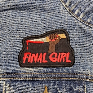 Naszywka haftowana "Final Girl" (wersja 2). Naszywki inspirowane filmami grozy. Do prasowania.