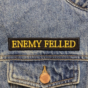 Broderad lapp med motivet "Enemy Fallen". Patcher inspirerade av skräckfilm/videospel. Stryk-på baksidan.