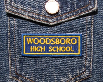 Woodsboro High School Zeichen gestickter Aufnäher. Horrorfilm inspirierte Aufnäher. Eisen auf Rückseite.
