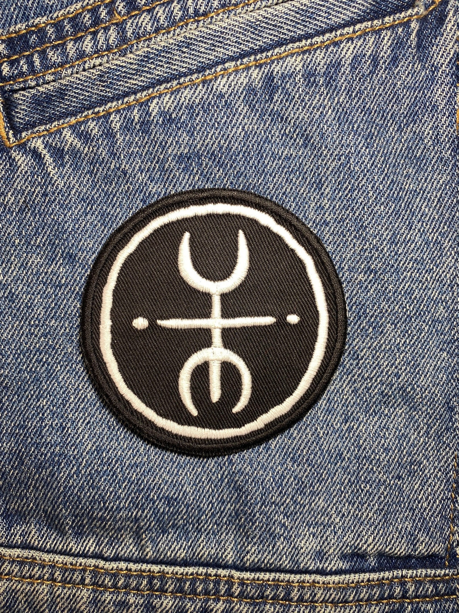 Patch brodé symbole Salem. Patchs inspirés des films d'horreur. Repassage à l'envers.