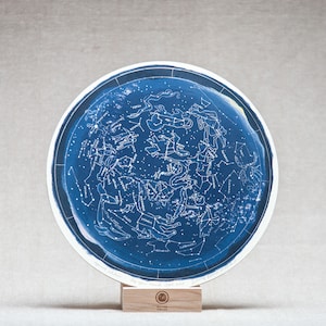 Mapa estelar - Impresión circular de madera «Native Circles» de la artista irlandesa Emily Robyn Archer