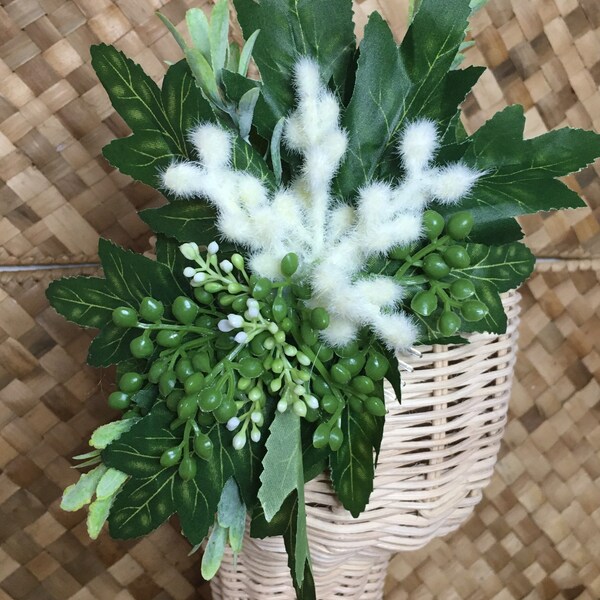 Vintage 1950’s Inspired* Foliage Hair Flower Comb White Wattle