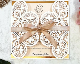 Elegantes invitaciones de boda de encaje cortado con láser: cinta de melocotón, tarjetas de invitaciones DIY oro rosa laminado, inserto en blanco