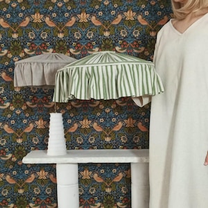 フリル付きグリーンストライプリネンランプシェード