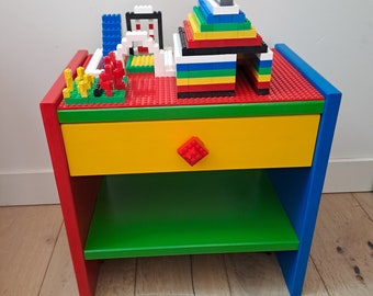 Meuble LEGO 2 en 1, rangement et plateau de jeu, 500 pièces de Lego incluses. Cadeau original pour enfant à partir de 3 ans !