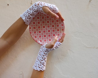 crochet gloves, knit gloves, crochet lace gloves, bridal lace gloves, crochet armwarmers,  fingerless lacy mittens, crochet vintage gloves