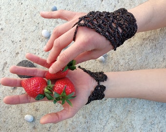 crochet lace gloves, gothic lace gloves, crochet armwarmers,  fingerless lacy mittens, crochet wristband gloves