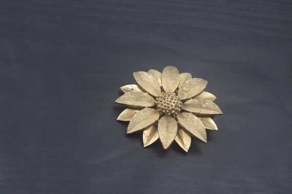 1960s signed Sarah Coventry Sun Flower Brooch | cu