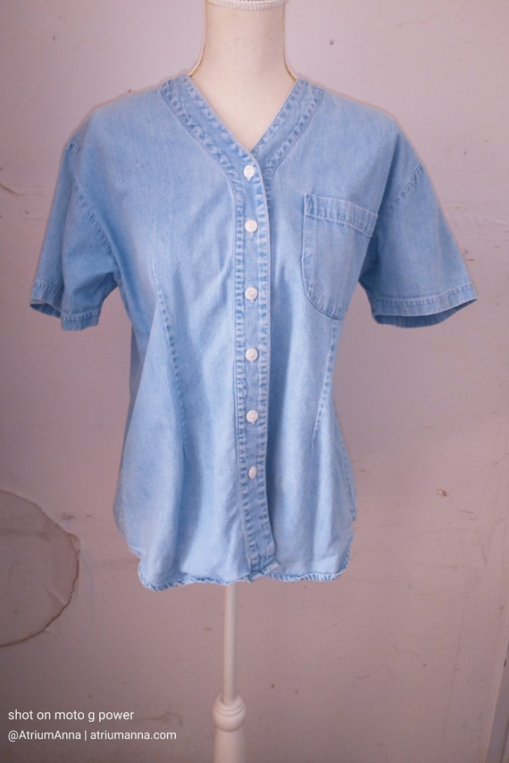 Bill Blass Vtg V-Neck Light Blue Denim Button-Down