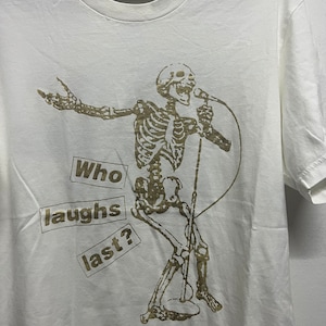 Vintage 90er Jahre Barbara Krueger Wer lacht zuletzt? Rage gegen die Maschine Artwork by Raymond Pettibon Tee / Size L
