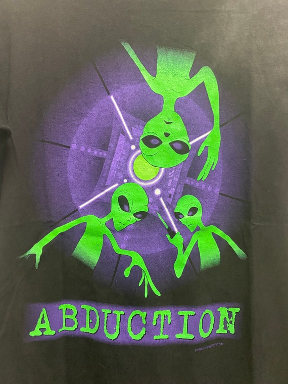 Vintage 90's Alien Abduction Fashion Victim Tee/ Film Movies