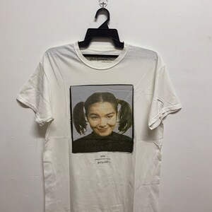 Bjork Photo Tee by Kevin Cummins - Etsy