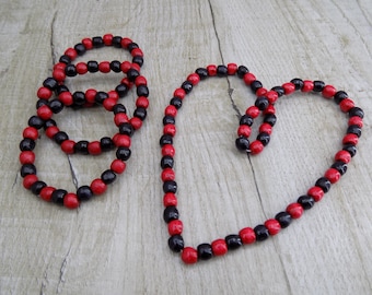 Rojo de madera hecho a mano SET collar ecológico Sexy lady Collar y pulsera Hecho en Ucrania Rojo clásico Regalo único simple Mamá novia amor