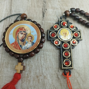 Christliche Ikone Autoamulett Autospiegelkreuz Hölzernes Autokreuz Kreuz des Glücks Kruzifix-hölzernes Kreuz schnitzende römisch-ukrainisch-katholische Autosatz