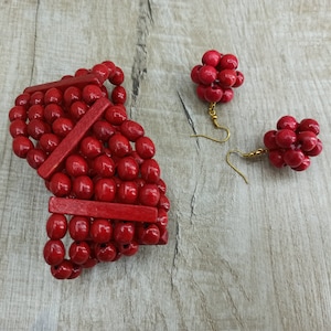 Handmade Red Wooden Beaded Jewelry Set: Ukrainian Bracelet & Earrings