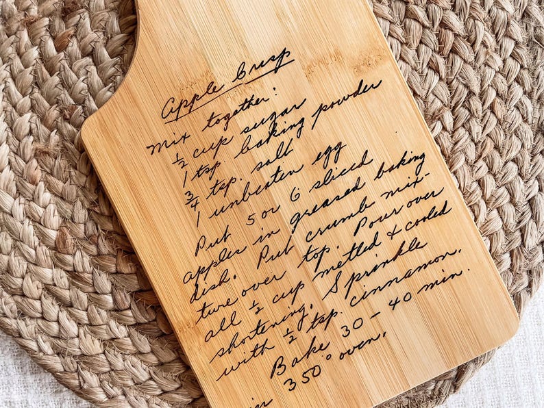 Handwritten Recipe Cutting Board, Family Recipe, Family Keepsake, Gift for Mom, Christmas Gift, Family Heirloom Personalized Cutting Board image 2