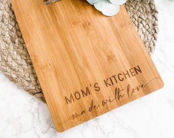 Personalized Moms Kitchen, Custom Cutting Board for Mom, Mother's Day Gift, Gift for Mom, Grand Gift, Personalized Cutting Board