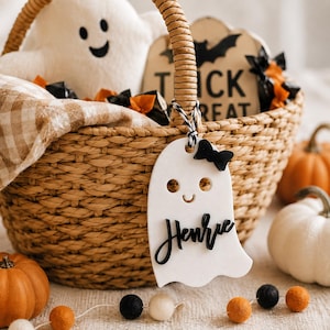Personalized Ghost Boo Tag, Halloween Basket Name Tag, Trick or Treat Bag Tag, Kids Halloween Gift, Custom Acrylic Ghost